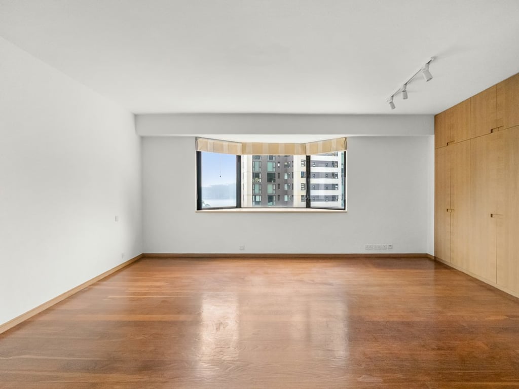 https://img.propertyraptor.com/cdn-cgi/imagedelivery/KD5bF_AFL0JDTbKLWF7z9g/ap8/ap8_001/hornet/prp/img/7e570df5cdce23867cca1b5e4a27368c-wtm.jpg/public