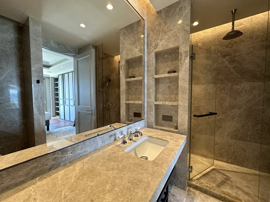https://img.propertyraptor.com/cdn-cgi/imagedelivery/KD5bF_AFL0JDTbKLWF7z9g/ap8/ap8_001/hornet/prp/img/7e5d521be92719e84c96c87f7dfe6d57.jpg/public