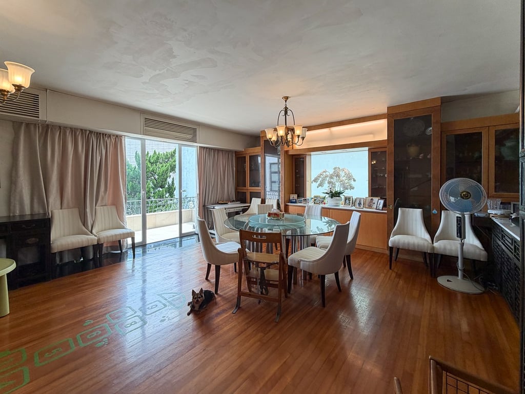 https://img.propertyraptor.com/cdn-cgi/imagedelivery/KD5bF_AFL0JDTbKLWF7z9g/ap8/ap8_001/hornet/prp/img/7e7c79c816c8ba537e48cc71362a1ab3-wtm.jpg/public