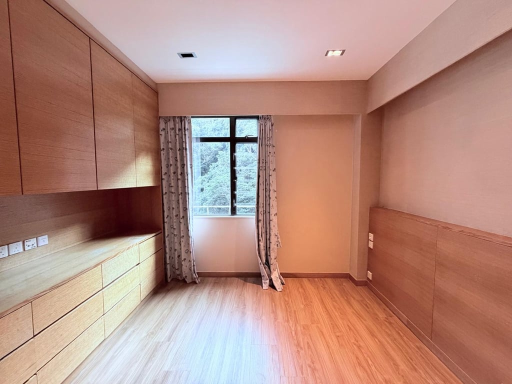 https://img.propertyraptor.com/cdn-cgi/imagedelivery/KD5bF_AFL0JDTbKLWF7z9g/ap8/ap8_001/hornet/prp/img/7e922d0a9b056c4e4a0300ec6891f291-wtm.jpg/public
