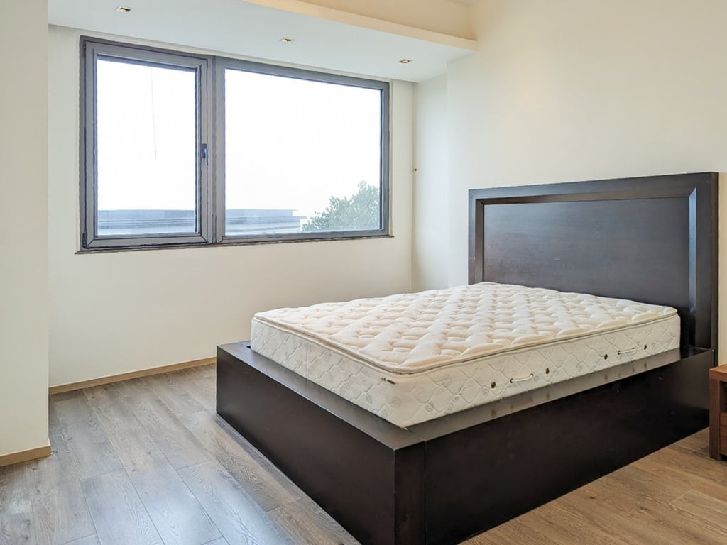 https://img.propertyraptor.com/cdn-cgi/imagedelivery/KD5bF_AFL0JDTbKLWF7z9g/ap8/ap8_001/hornet/prp/img/7e9f09bc22180c061e912595744d6a61-wtm.jpg/public