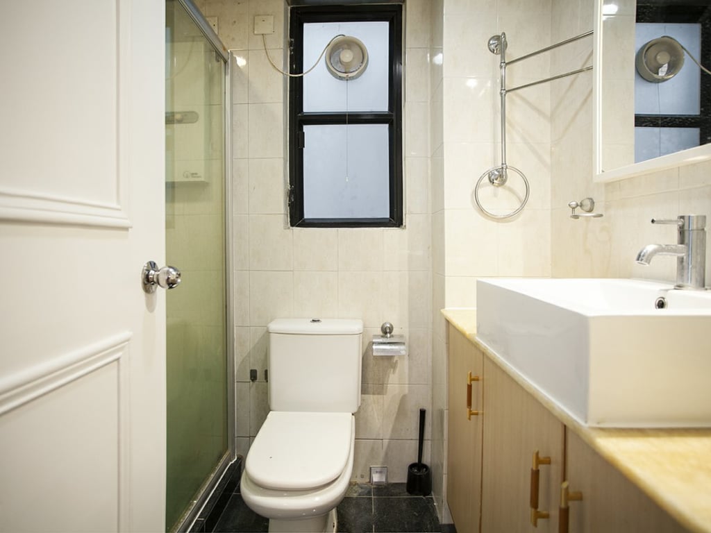 https://img.propertyraptor.com/cdn-cgi/imagedelivery/KD5bF_AFL0JDTbKLWF7z9g/ap8/ap8_001/hornet/prp/img/7eb01164fb2caa4755a5ebea06e79699.jpg/public
