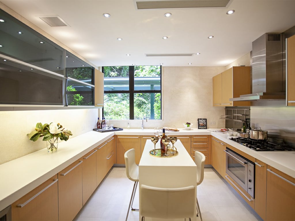 https://img.propertyraptor.com/cdn-cgi/imagedelivery/KD5bF_AFL0JDTbKLWF7z9g/ap8/ap8_001/hornet/prp/img/7ef46cbb9045aeee0c26f54e0f188f5a.jpg/public