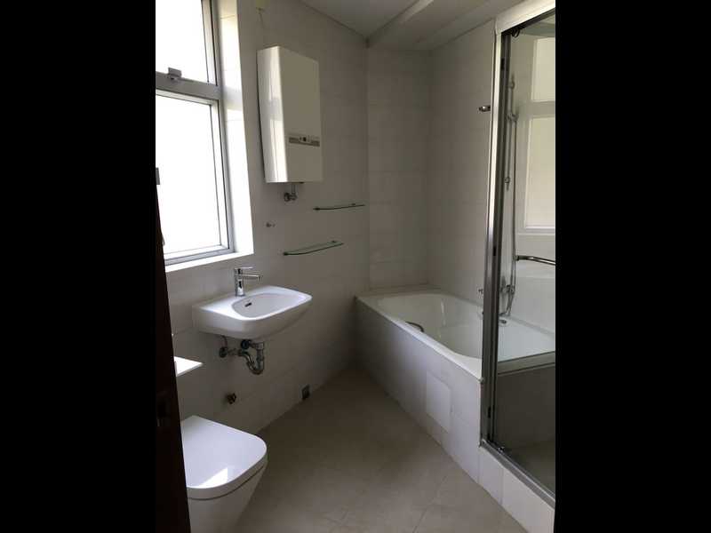 https://img.propertyraptor.com/cdn-cgi/imagedelivery/KD5bF_AFL0JDTbKLWF7z9g/ap8/ap8_001/hornet/prp/img/7f2469d1055ddd827e2ab4d705cb8dbe.jpg/public