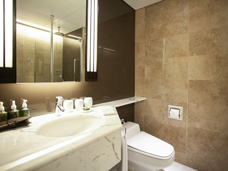 https://img.propertyraptor.com/cdn-cgi/imagedelivery/KD5bF_AFL0JDTbKLWF7z9g/ap8/ap8_001/hornet/prp/img/7f2995772c14806abb34add62782cfb2.jpg/public
