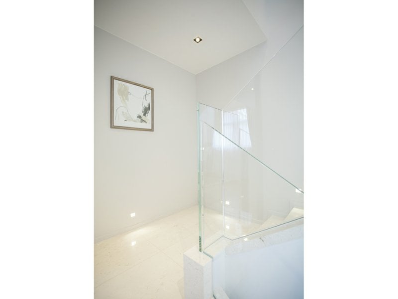 https://img.propertyraptor.com/cdn-cgi/imagedelivery/KD5bF_AFL0JDTbKLWF7z9g/ap8/ap8_001/hornet/prp/img/7f3da075ce49be5f8da0267843bca2c9.jpg/public