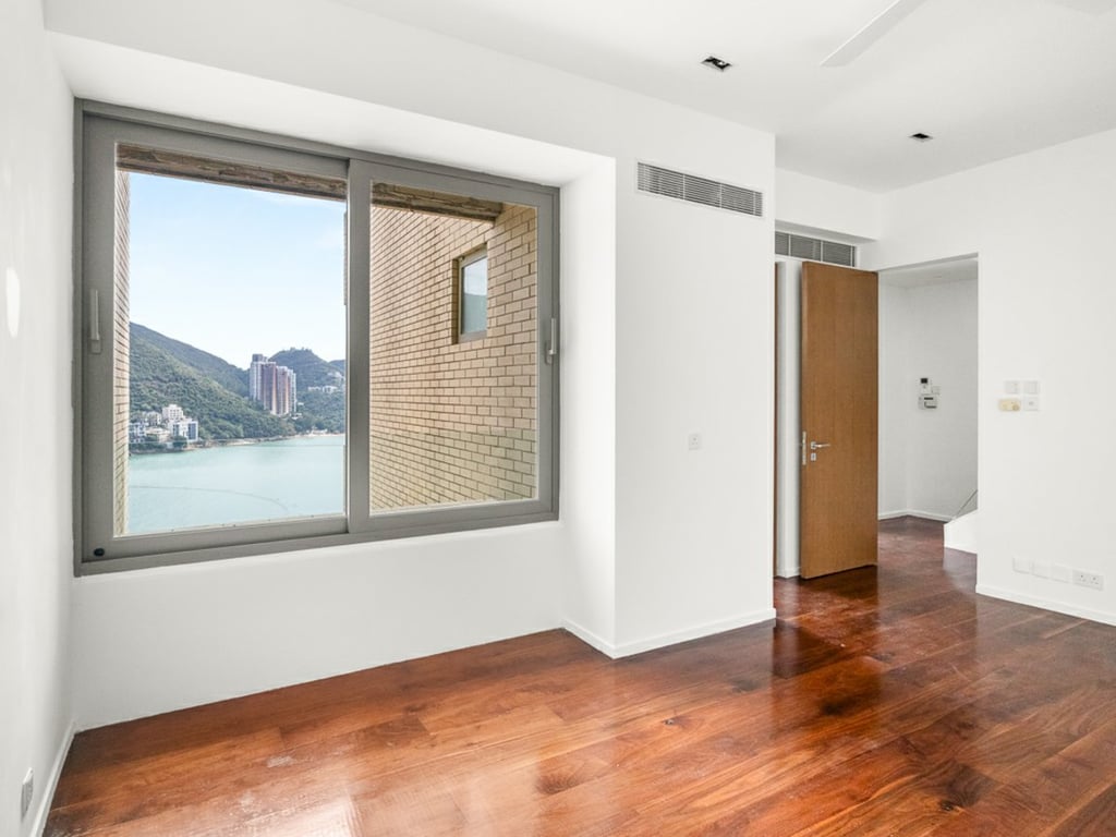 https://img.propertyraptor.com/cdn-cgi/imagedelivery/KD5bF_AFL0JDTbKLWF7z9g/ap8/ap8_001/hornet/prp/img/7f79a57447c969f804e640ad80febbae-wtm.jpg/public