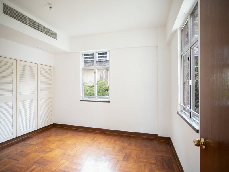 https://img.propertyraptor.com/cdn-cgi/imagedelivery/KD5bF_AFL0JDTbKLWF7z9g/ap8/ap8_001/hornet/prp/img/7f8adf64a5a6ae9c1e69146236369a5e.jpg/public