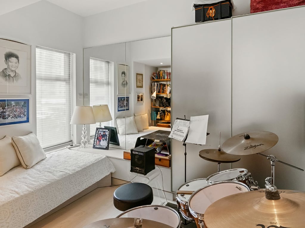 https://img.propertyraptor.com/cdn-cgi/imagedelivery/KD5bF_AFL0JDTbKLWF7z9g/ap8/ap8_001/hornet/prp/img/7f914fe66f1e53dfc05b7e40c725f622.jpg/public