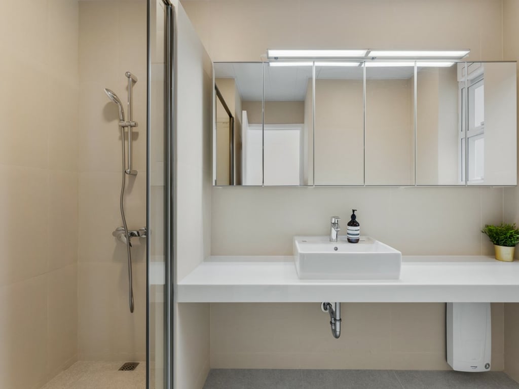 https://img.propertyraptor.com/cdn-cgi/imagedelivery/KD5bF_AFL0JDTbKLWF7z9g/ap8/ap8_001/hornet/prp/img/7f9f921f7965d4509aada033ba490cd6.jpg/public