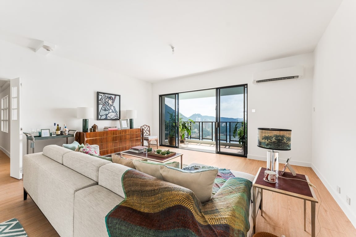 Repulse Bay Apartments