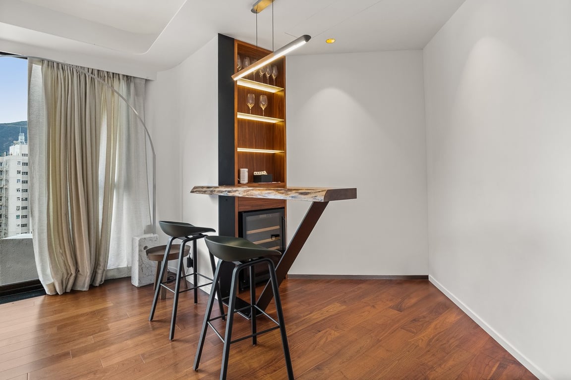 https://img.propertyraptor.com/cdn-cgi/imagedelivery/KD5bF_AFL0JDTbKLWF7z9g/ap8/ap8_001/hornet/prp/img/80057128ab5948fdc24e8565c4e568e6-wtm.jpg/public