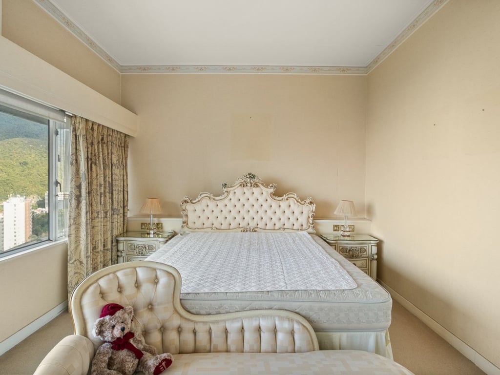https://img.propertyraptor.com/cdn-cgi/imagedelivery/KD5bF_AFL0JDTbKLWF7z9g/ap8/ap8_001/hornet/prp/img/805d4ec7c4eafcf6fd1a32017b908ae5.jpg/public
