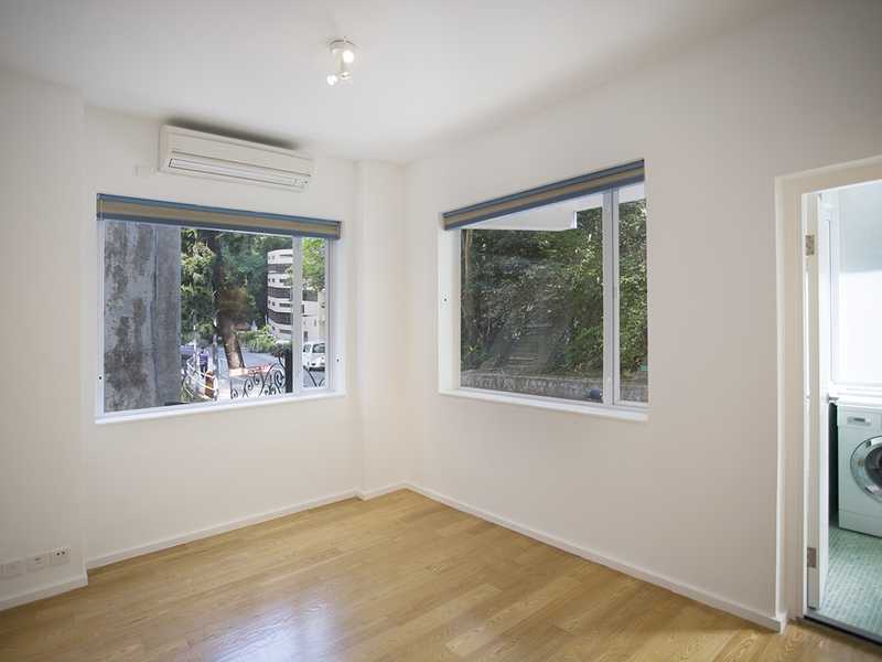 https://img.propertyraptor.com/cdn-cgi/imagedelivery/KD5bF_AFL0JDTbKLWF7z9g/ap8/ap8_001/hornet/prp/img/807506c46222821a054db22de52b8aa0.jpg/public