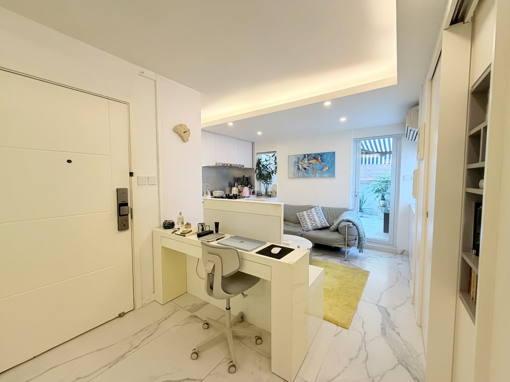 https://img.propertyraptor.com/cdn-cgi/imagedelivery/KD5bF_AFL0JDTbKLWF7z9g/ap8/ap8_001/hornet/prp/img/807d52216354bbb7f15c8c26725f7a9e-wtm.jpg/public