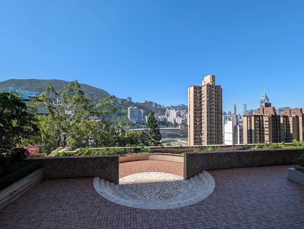 https://img.propertyraptor.com/cdn-cgi/imagedelivery/KD5bF_AFL0JDTbKLWF7z9g/ap8/ap8_001/hornet/prp/img/80b4d7c4369a5c06c2ccec8aa13c8c7d-wtm.jpg/public