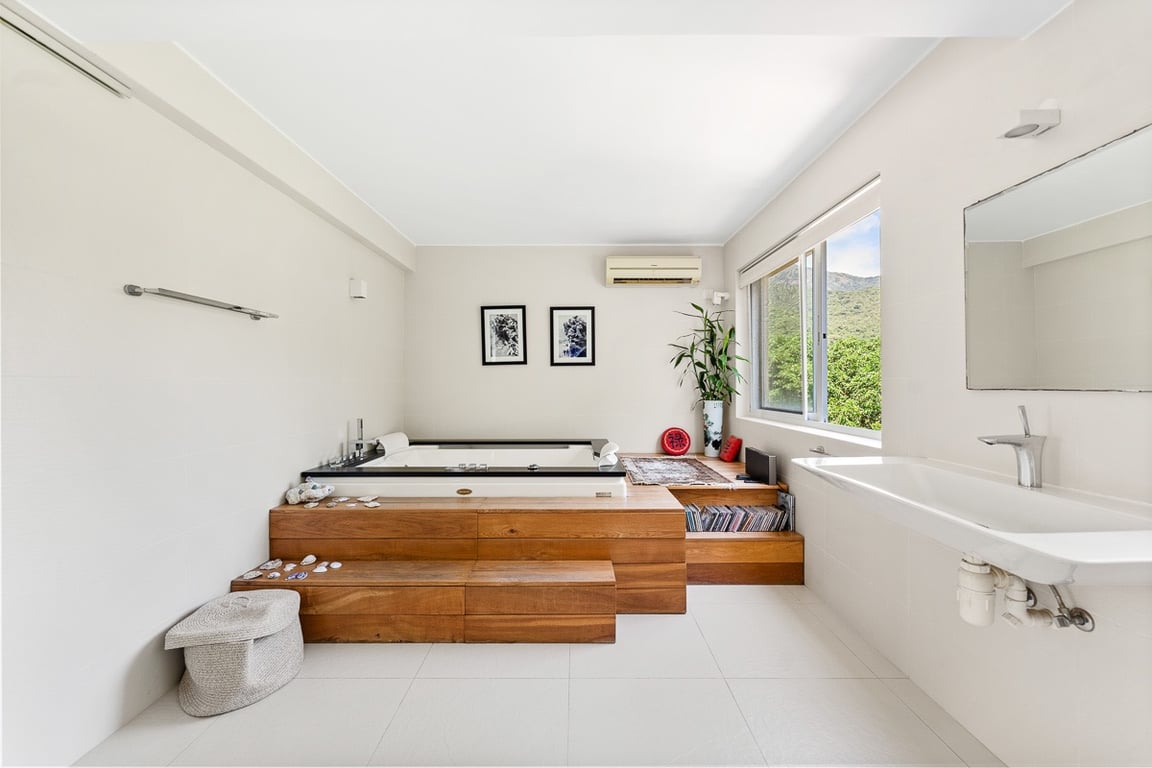 https://img.propertyraptor.com/cdn-cgi/imagedelivery/KD5bF_AFL0JDTbKLWF7z9g/ap8/ap8_001/hornet/prp/img/80c7ffccfaf419e3a2d96204ed1137d0-wtm.jpg/public