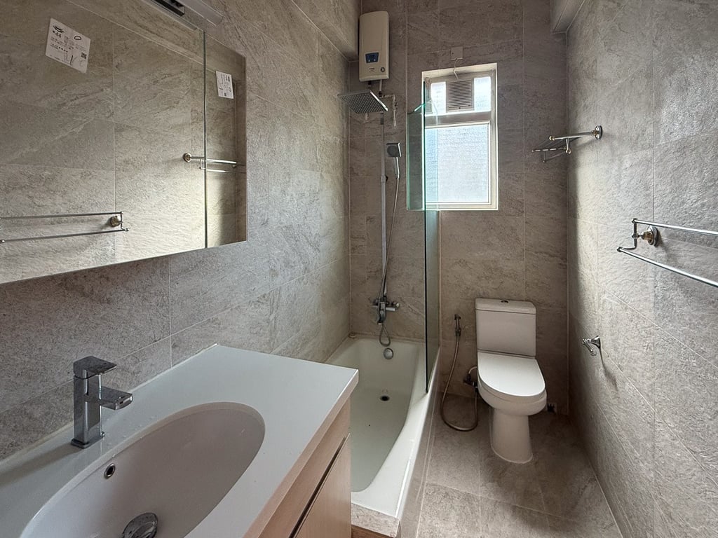 https://img.propertyraptor.com/cdn-cgi/imagedelivery/KD5bF_AFL0JDTbKLWF7z9g/ap8/ap8_001/hornet/prp/img/8100d01805d82173df50d0e111233031-wtm.jpg/public