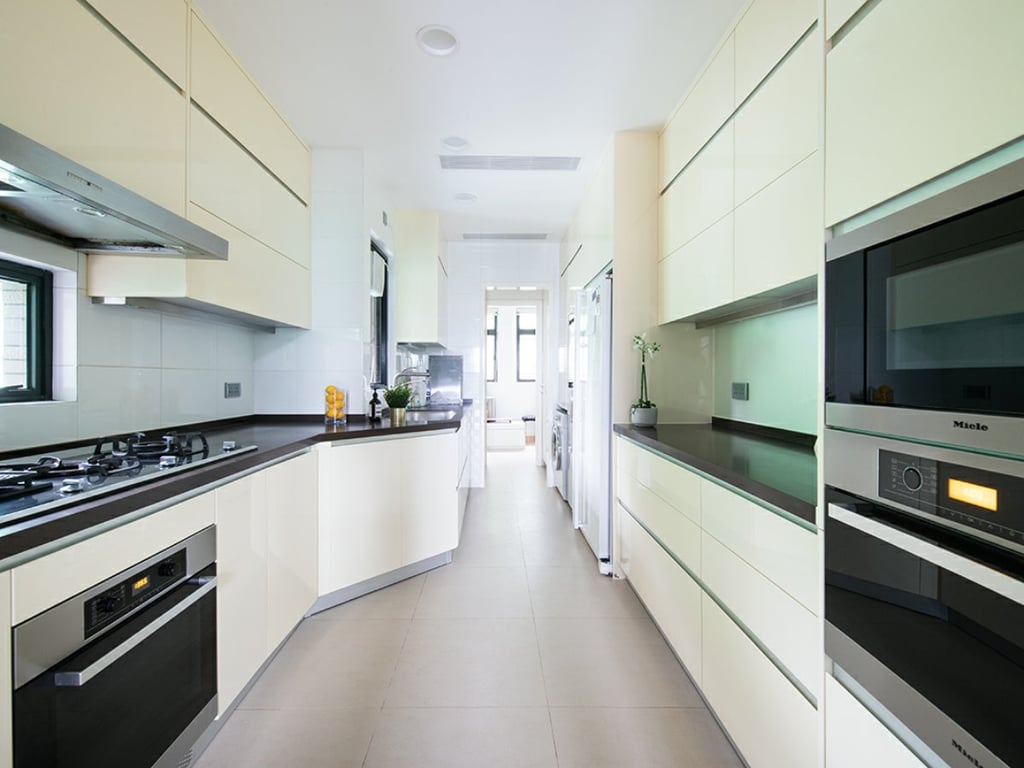 https://img.propertyraptor.com/cdn-cgi/imagedelivery/KD5bF_AFL0JDTbKLWF7z9g/ap8/ap8_001/hornet/prp/img/810f359665ff7e341610f42c2ba7696b.jpg/public