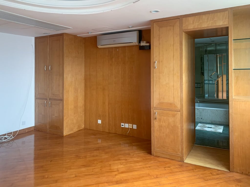 https://img.propertyraptor.com/cdn-cgi/imagedelivery/KD5bF_AFL0JDTbKLWF7z9g/ap8/ap8_001/hornet/prp/img/8122d9b8d868bd9bb0102153f5054765.jpg/public