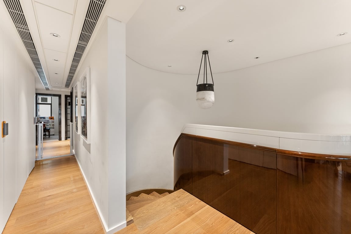 https://img.propertyraptor.com/cdn-cgi/imagedelivery/KD5bF_AFL0JDTbKLWF7z9g/ap8/ap8_001/hornet/prp/img/812a145eaab236c5bf4ded2d3c32865c-wtm.jpg/public