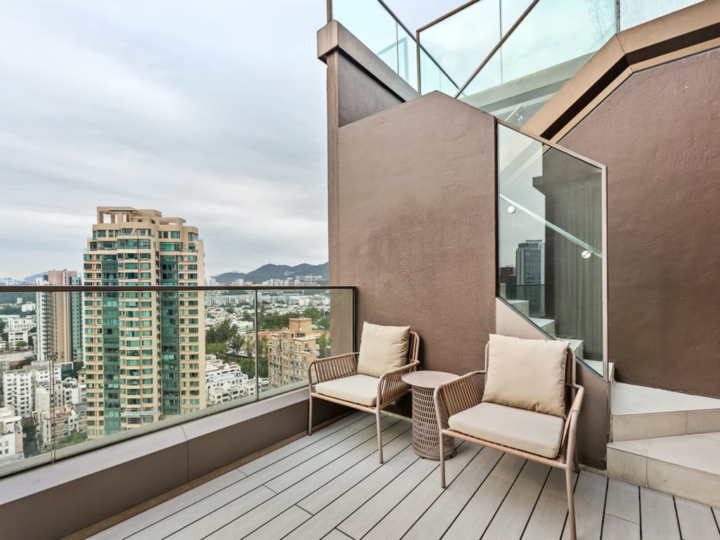 https://img.propertyraptor.com/cdn-cgi/imagedelivery/KD5bF_AFL0JDTbKLWF7z9g/ap8/ap8_001/hornet/prp/img/812f6c441f6adcb0440da818e9c41d7c-wtm.jpg/public