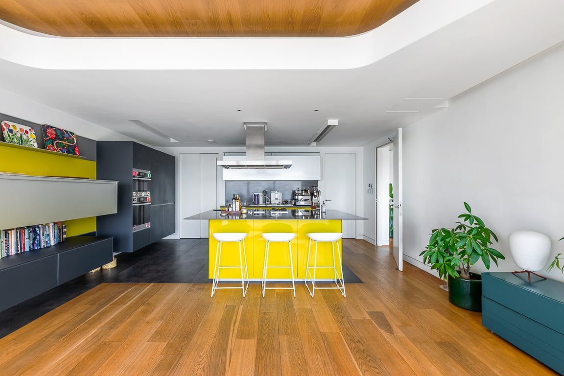 https://img.propertyraptor.com/cdn-cgi/imagedelivery/KD5bF_AFL0JDTbKLWF7z9g/ap8/ap8_001/hornet/prp/img/8138439fdd67fa4935a22bd8404ee390-wtm.jpg/public