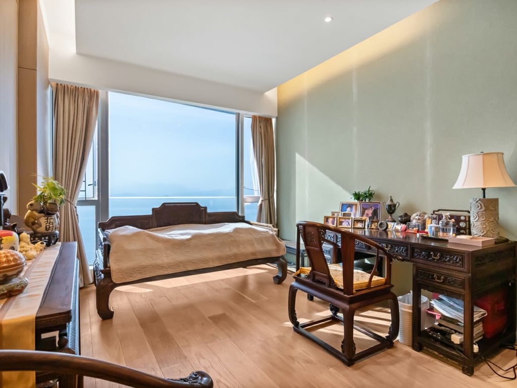 https://img.propertyraptor.com/cdn-cgi/imagedelivery/KD5bF_AFL0JDTbKLWF7z9g/ap8/ap8_001/hornet/prp/img/8168a1ccca8f0fcaac668ed2dedad1f0-wtm.jpg/public
