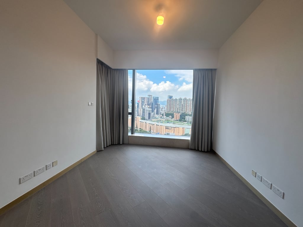 https://img.propertyraptor.com/cdn-cgi/imagedelivery/KD5bF_AFL0JDTbKLWF7z9g/ap8/ap8_001/hornet/prp/img/81ad911645da1c8c8f6924c66c85ee3a-wtm.jpg/public