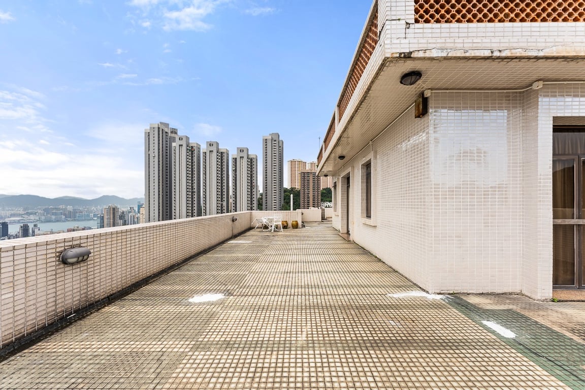 https://img.propertyraptor.com/cdn-cgi/imagedelivery/KD5bF_AFL0JDTbKLWF7z9g/ap8/ap8_001/hornet/prp/img/81b446bd400dd59370d5b885a19d782d-wtm.jpg/public