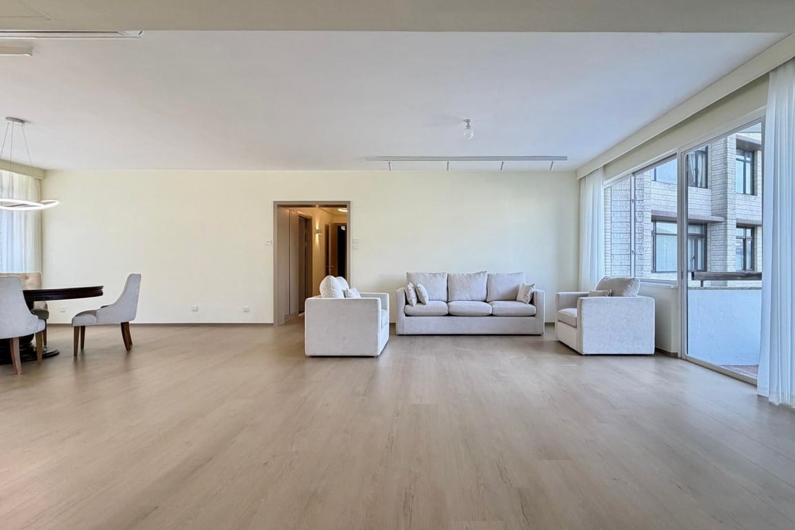 https://img.propertyraptor.com/cdn-cgi/imagedelivery/KD5bF_AFL0JDTbKLWF7z9g/ap8/ap8_001/hornet/prp/img/81d8e3b237b03bef7fa147e44d128c44-wtm.jpg/public