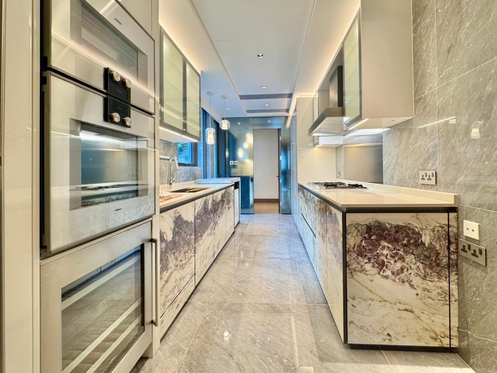 https://img.propertyraptor.com/cdn-cgi/imagedelivery/KD5bF_AFL0JDTbKLWF7z9g/ap8/ap8_001/hornet/prp/img/81e7d7fdee324bf891f18e8f510df813-wtm.jpg/public