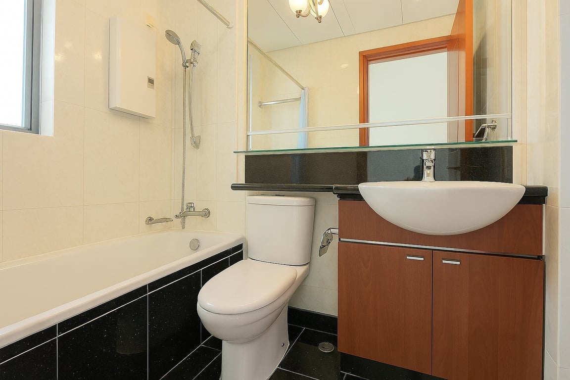 https://img.propertyraptor.com/cdn-cgi/imagedelivery/KD5bF_AFL0JDTbKLWF7z9g/ap8/ap8_001/hornet/prp/img/82379122b89db51981d0a2e80b811886-wtm.jpg/public
