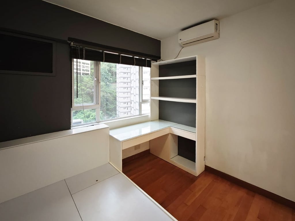 https://img.propertyraptor.com/cdn-cgi/imagedelivery/KD5bF_AFL0JDTbKLWF7z9g/ap8/ap8_001/hornet/prp/img/824eb468313f439bf1a88fa2176f2795-wtm.jpg/public