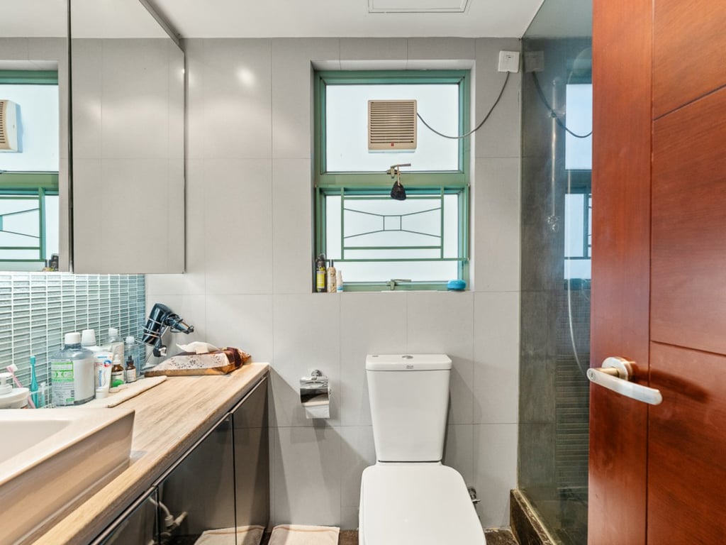 https://img.propertyraptor.com/cdn-cgi/imagedelivery/KD5bF_AFL0JDTbKLWF7z9g/ap8/ap8_001/hornet/prp/img/825cb04beb5004bd20e3cbbc19ea8ba7-wtm.jpg/public