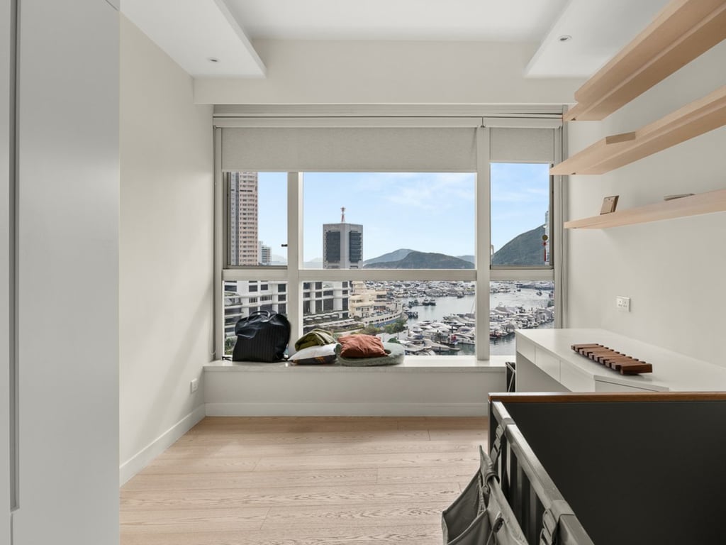 https://img.propertyraptor.com/cdn-cgi/imagedelivery/KD5bF_AFL0JDTbKLWF7z9g/ap8/ap8_001/hornet/prp/img/82d918f26bda3962091b0e3d29c54153.jpg/public
