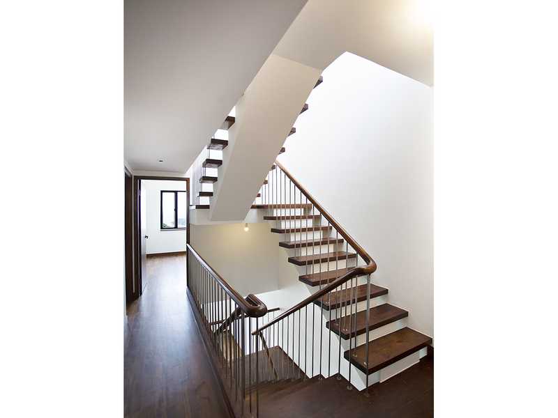 https://img.propertyraptor.com/cdn-cgi/imagedelivery/KD5bF_AFL0JDTbKLWF7z9g/ap8/ap8_001/hornet/prp/img/831f4555f6676b1c87447a3ed091c29f.jpg/public
