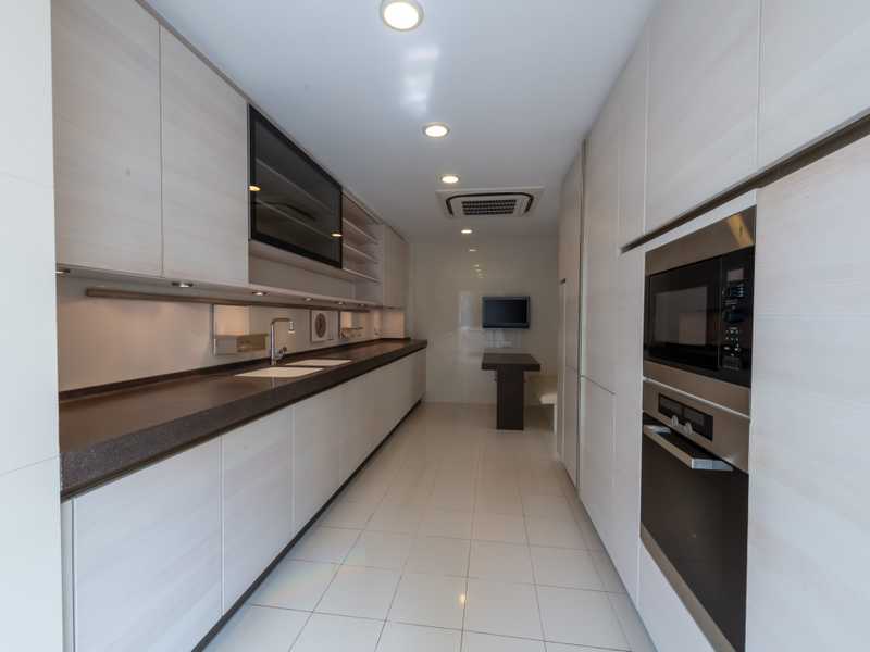 https://img.propertyraptor.com/cdn-cgi/imagedelivery/KD5bF_AFL0JDTbKLWF7z9g/ap8/ap8_001/hornet/prp/img/832ffa9b24573ae1999abecf4f799880.jpg/public