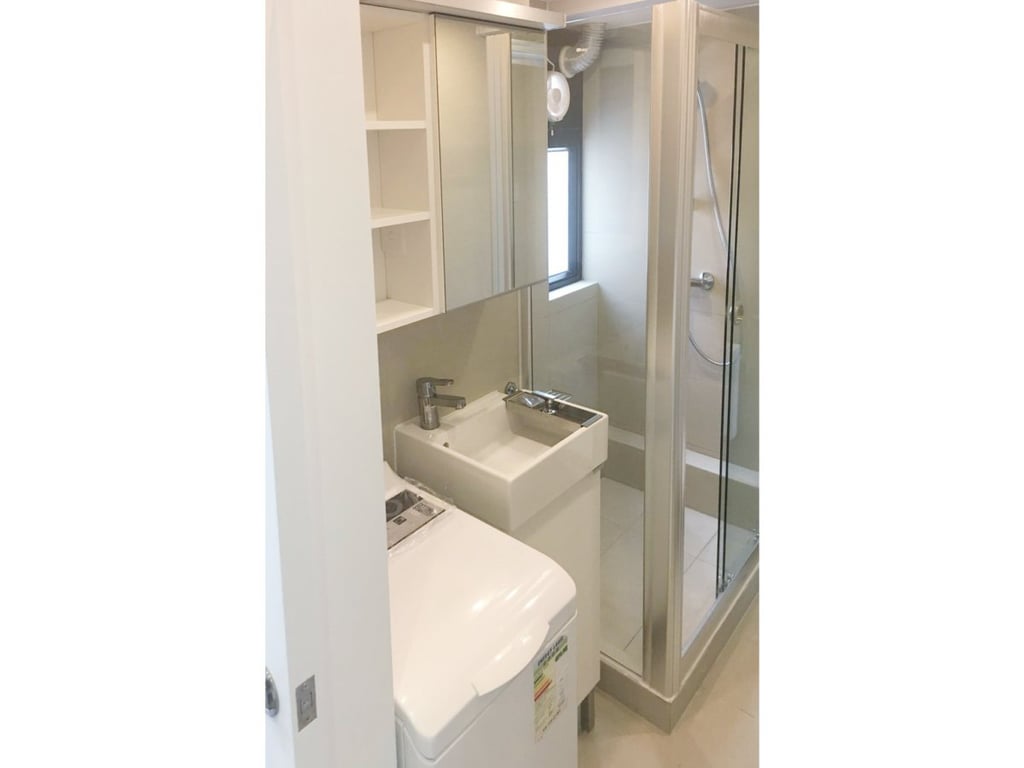 https://img.propertyraptor.com/cdn-cgi/imagedelivery/KD5bF_AFL0JDTbKLWF7z9g/ap8/ap8_001/hornet/prp/img/835af2d1eb216c2c89d4f3c0756facb6.jpg/public