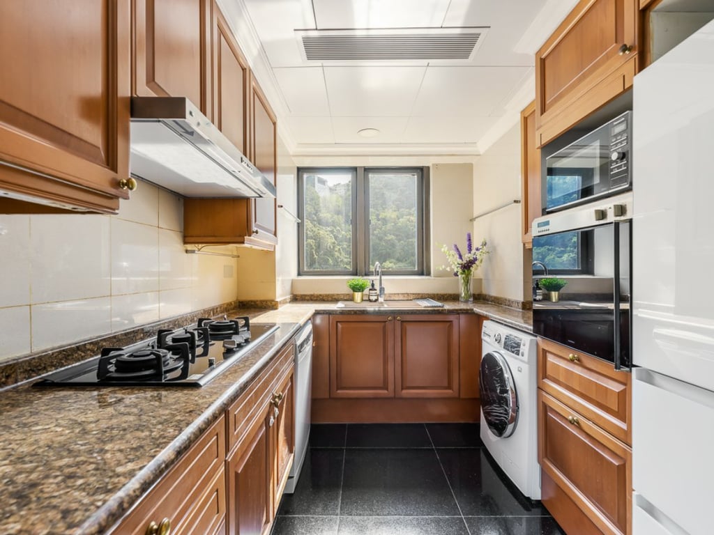 https://img.propertyraptor.com/cdn-cgi/imagedelivery/KD5bF_AFL0JDTbKLWF7z9g/ap8/ap8_001/hornet/prp/img/83af0908ab2b0bfbac8d613a3c28d053.jpg/public