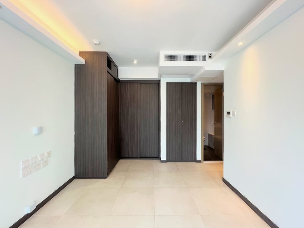 https://img.propertyraptor.com/cdn-cgi/imagedelivery/KD5bF_AFL0JDTbKLWF7z9g/ap8/ap8_001/hornet/prp/img/840f861eb7dcc62d70cffe57b9be6872.jpg/public