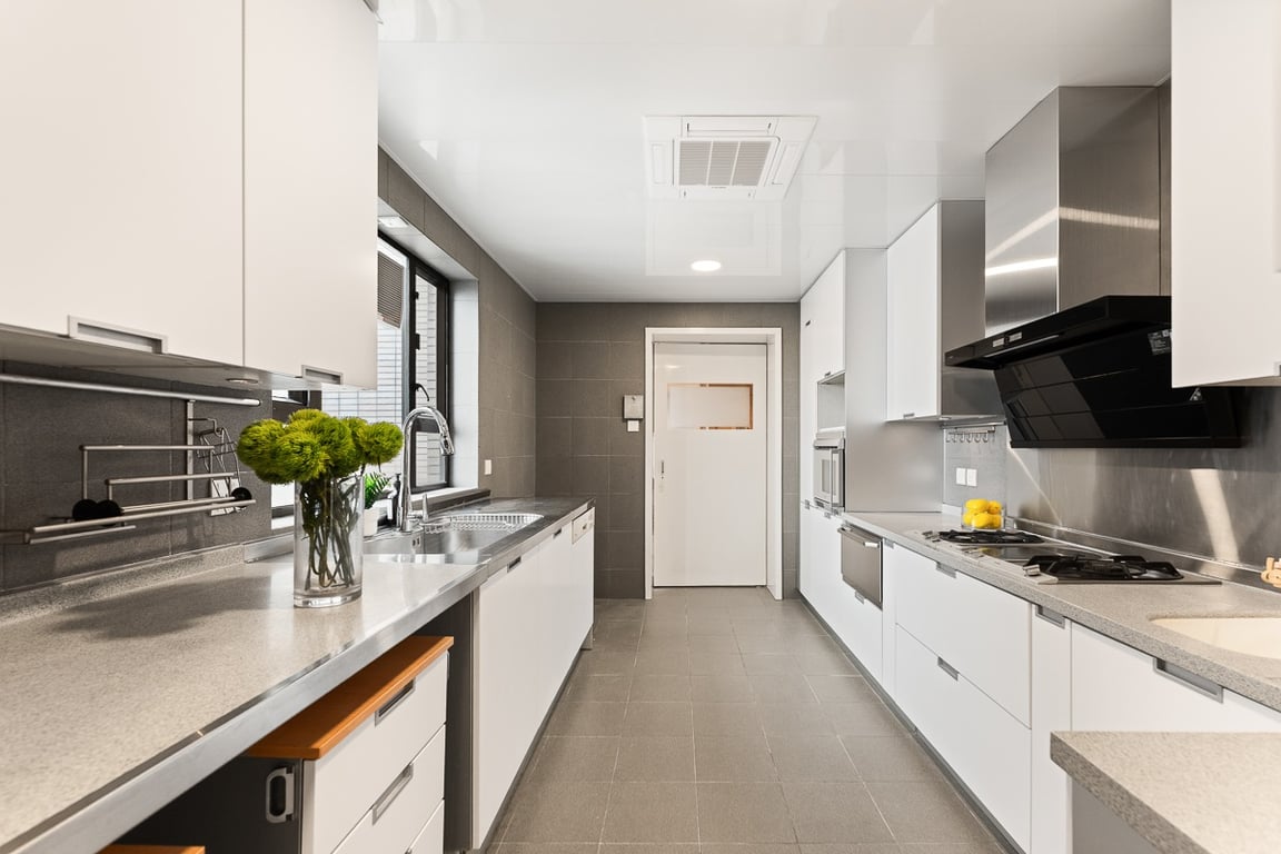 https://img.propertyraptor.com/cdn-cgi/imagedelivery/KD5bF_AFL0JDTbKLWF7z9g/ap8/ap8_001/hornet/prp/img/8449f1b406a778f87c7b896752e31cc5-wtm.jpg/public