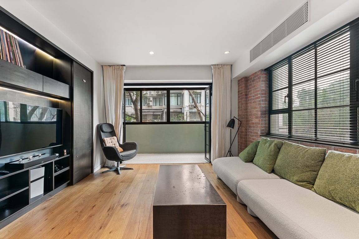 https://img.propertyraptor.com/cdn-cgi/imagedelivery/KD5bF_AFL0JDTbKLWF7z9g/ap8/ap8_001/hornet/prp/img/84971d93939dfa0f1ed751bfe54577f0-wtm.jpg/public