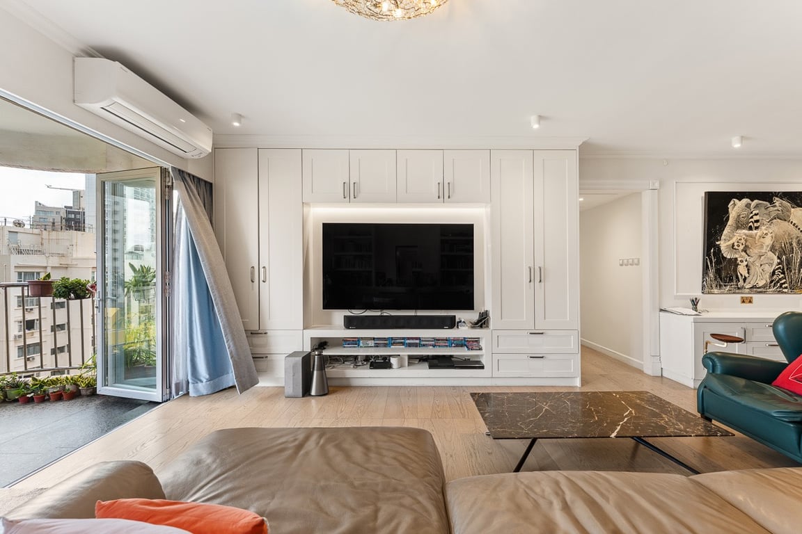 https://img.propertyraptor.com/cdn-cgi/imagedelivery/KD5bF_AFL0JDTbKLWF7z9g/ap8/ap8_001/hornet/prp/img/84a40296524f0a07b0cc415a0a418183-wtm.jpg/public