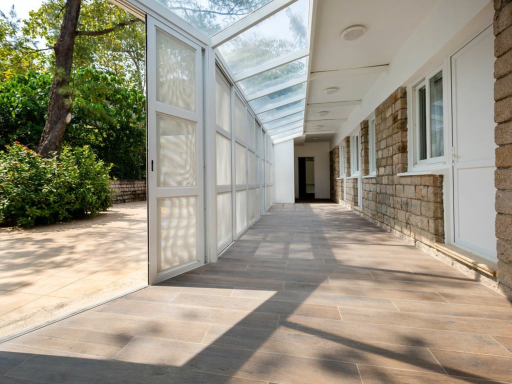 https://img.propertyraptor.com/cdn-cgi/imagedelivery/KD5bF_AFL0JDTbKLWF7z9g/ap8/ap8_001/hornet/prp/img/84aab11b3bf97aff972c4457d7eb78a2.jpg/public