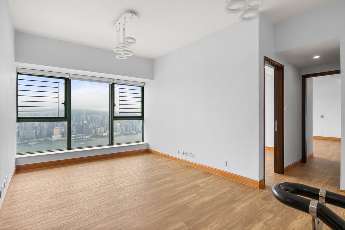 https://img.propertyraptor.com/cdn-cgi/imagedelivery/KD5bF_AFL0JDTbKLWF7z9g/ap8/ap8_001/hornet/prp/img/8566cbae20241543bbb2eb5914c07655-wtm.jpg/public