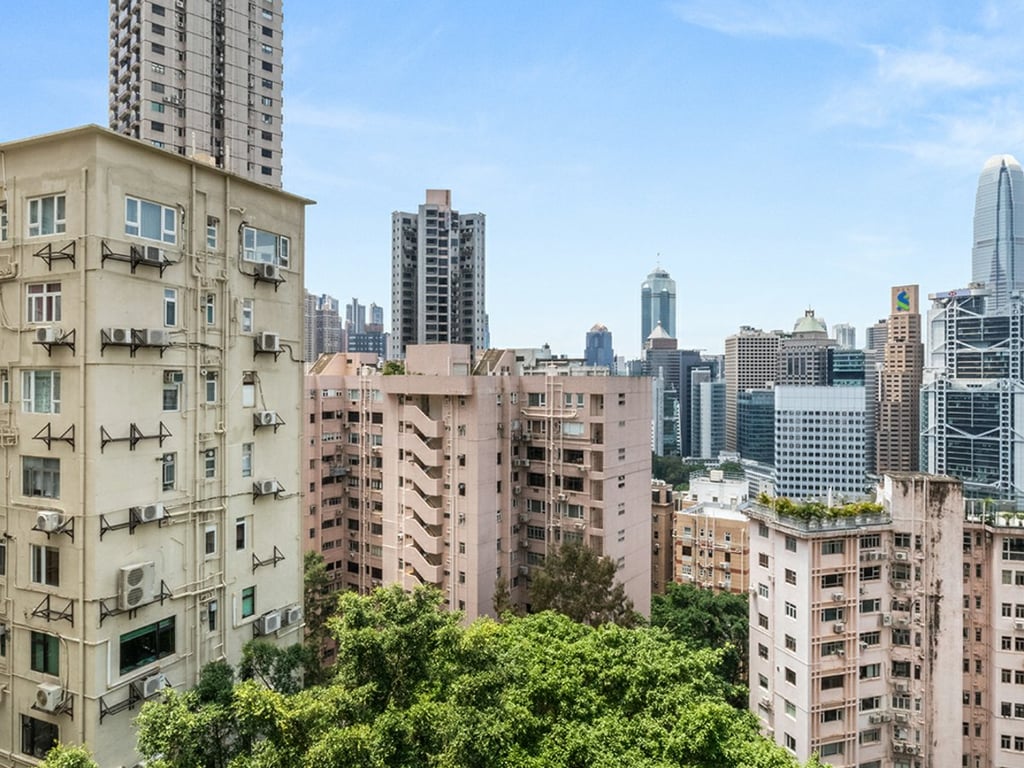 https://img.propertyraptor.com/cdn-cgi/imagedelivery/KD5bF_AFL0JDTbKLWF7z9g/ap8/ap8_001/hornet/prp/img/857305d1a50d2cf3a025362b486fe5e1.jpg/public