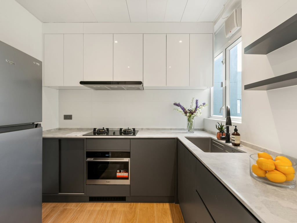https://img.propertyraptor.com/cdn-cgi/imagedelivery/KD5bF_AFL0JDTbKLWF7z9g/ap8/ap8_001/hornet/prp/img/858d9c619a35c96e4c919985f394718d.jpg/public