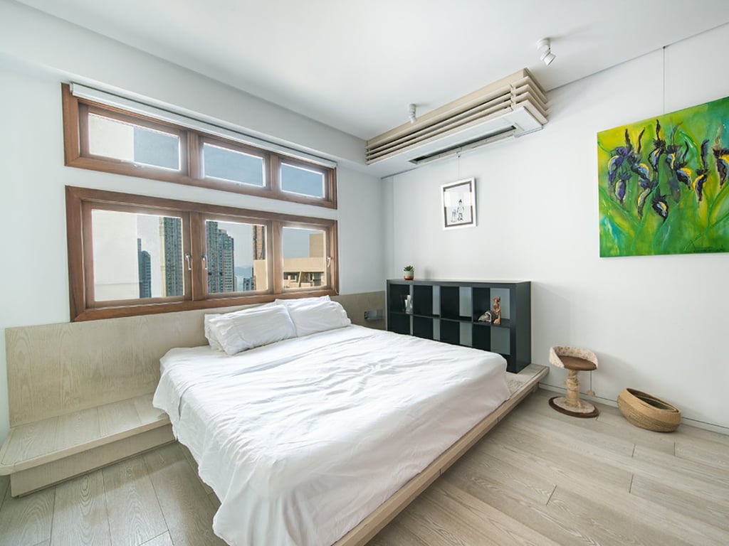 https://img.propertyraptor.com/cdn-cgi/imagedelivery/KD5bF_AFL0JDTbKLWF7z9g/ap8/ap8_001/hornet/prp/img/8597ab3832fab9a961deaf0da9359b3f.jpg/public