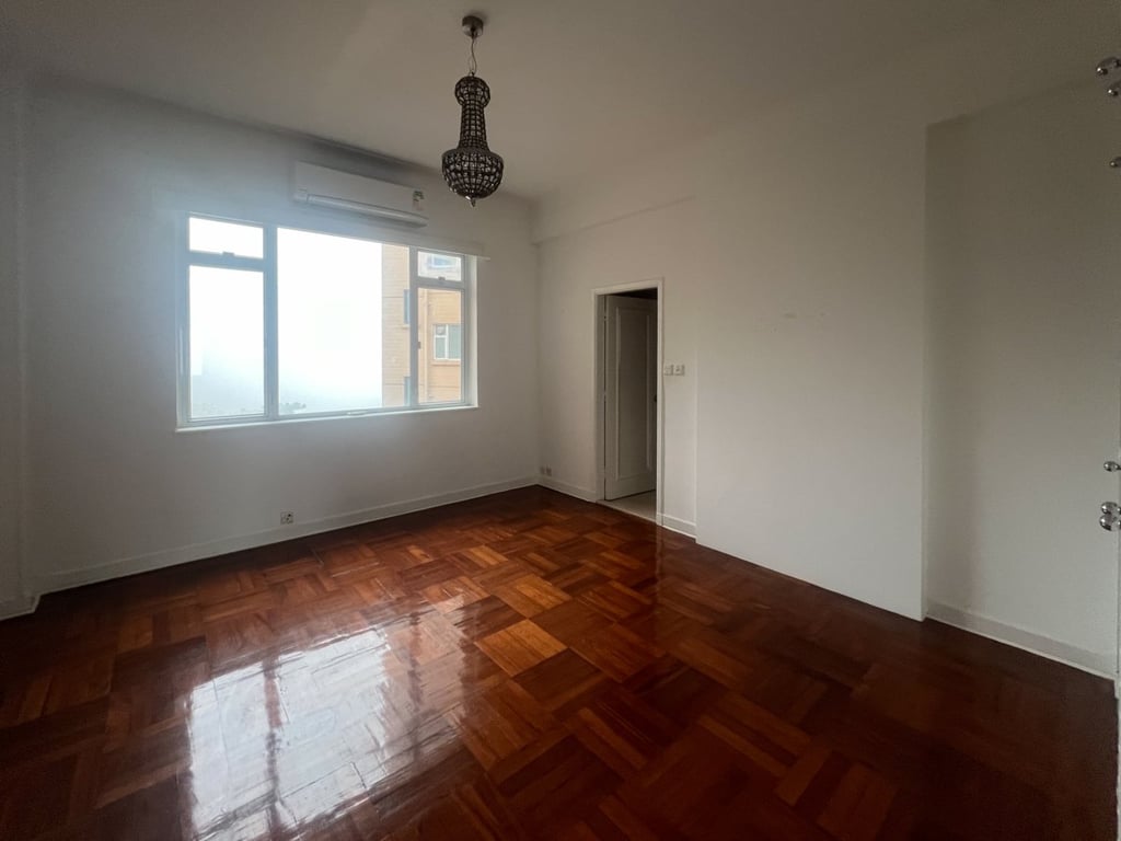 https://img.propertyraptor.com/cdn-cgi/imagedelivery/KD5bF_AFL0JDTbKLWF7z9g/ap8/ap8_001/hornet/prp/img/85eb456b61032e219ef5d03ab257b45a.jpg/public